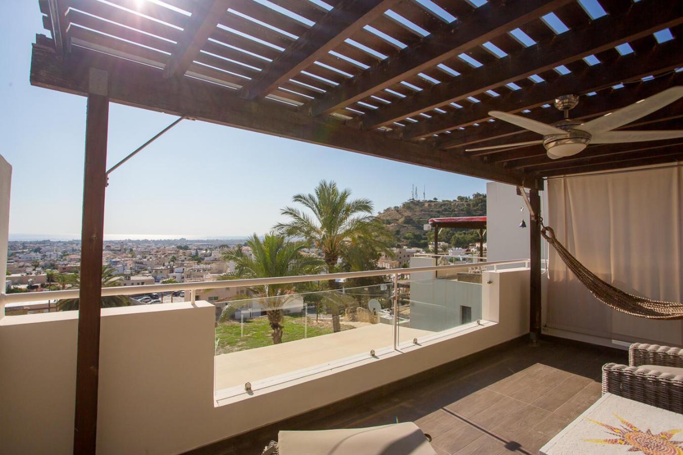 Penthouse Duplex Overlooking The Mediterranean Larnaka Exterior foto