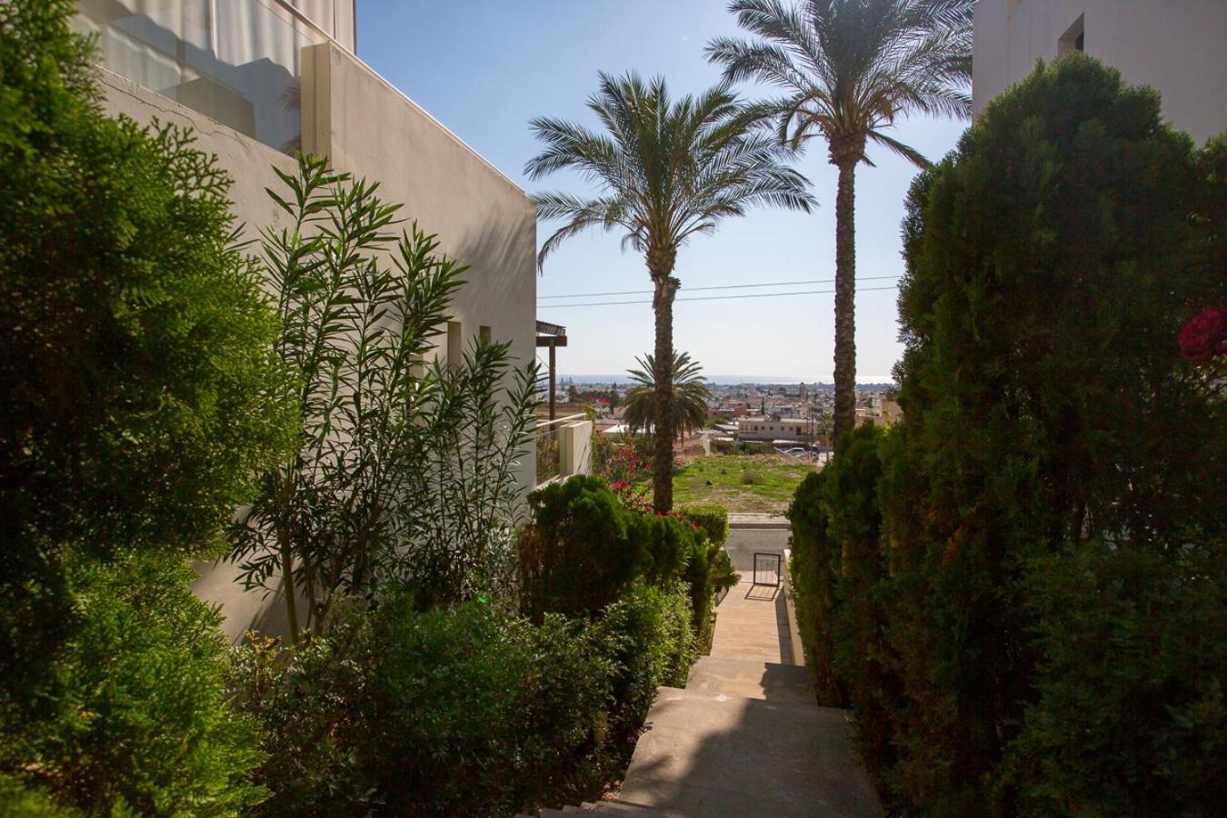 Penthouse Duplex Overlooking The Mediterranean Larnaka Exterior foto
